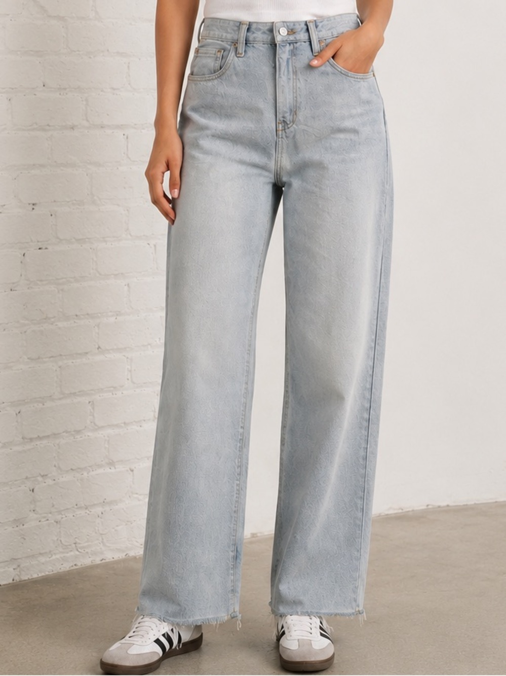 Pilcro Anthropologie Light Wash Wide Leg Cropped Jeans Raw Hem 26 Petite